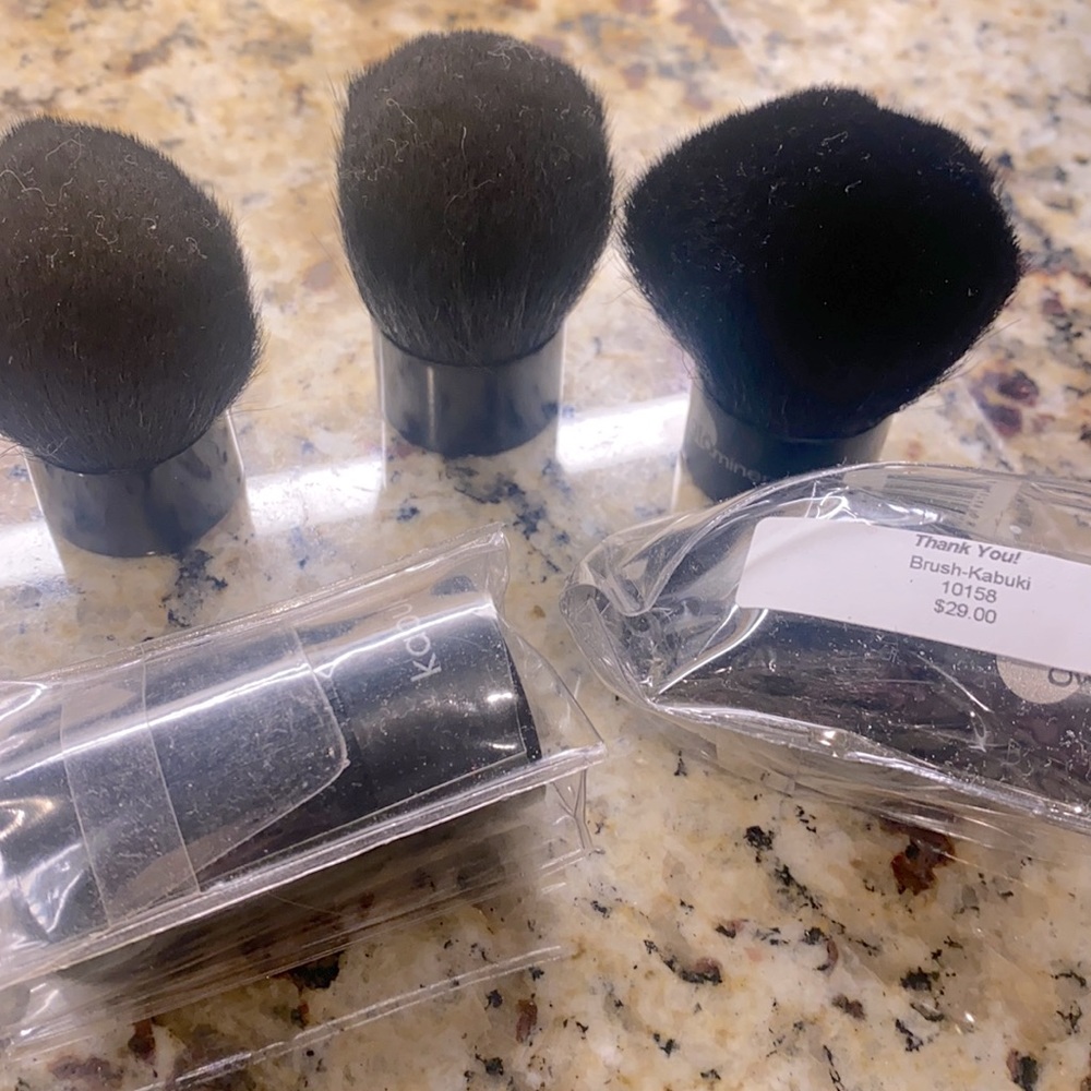 Glo.minerals Kabuki Brush - 5 to sell